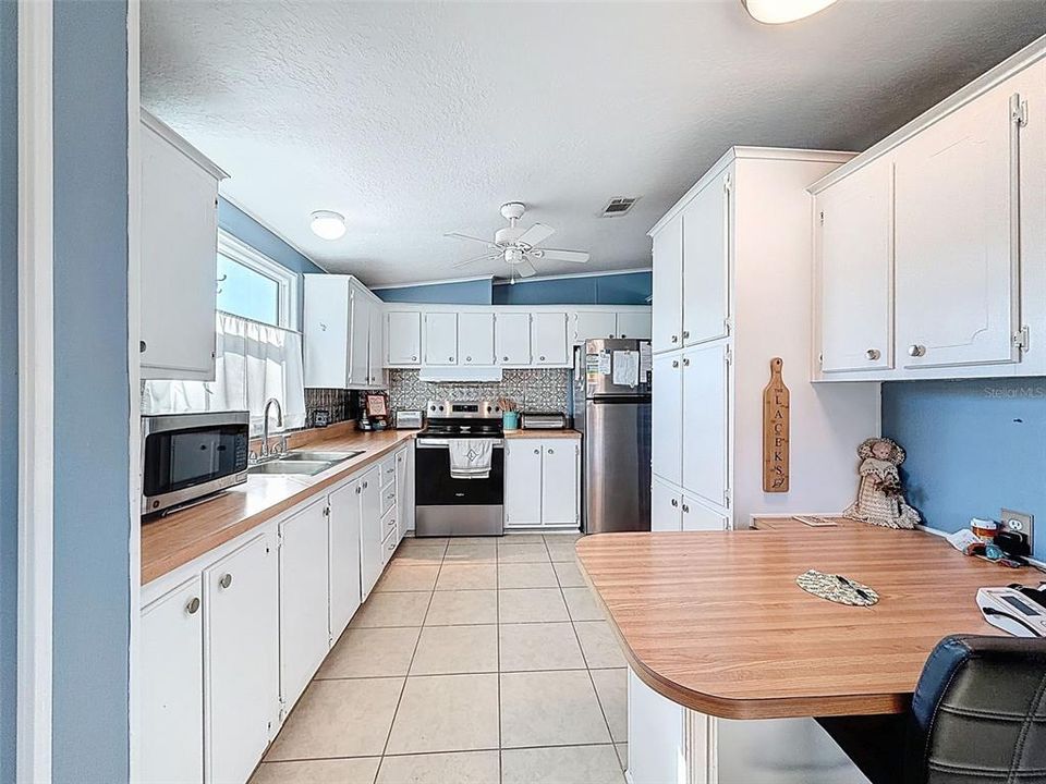 For Sale: $154,900 (2 beds, 2 baths, 1144 Square Feet)