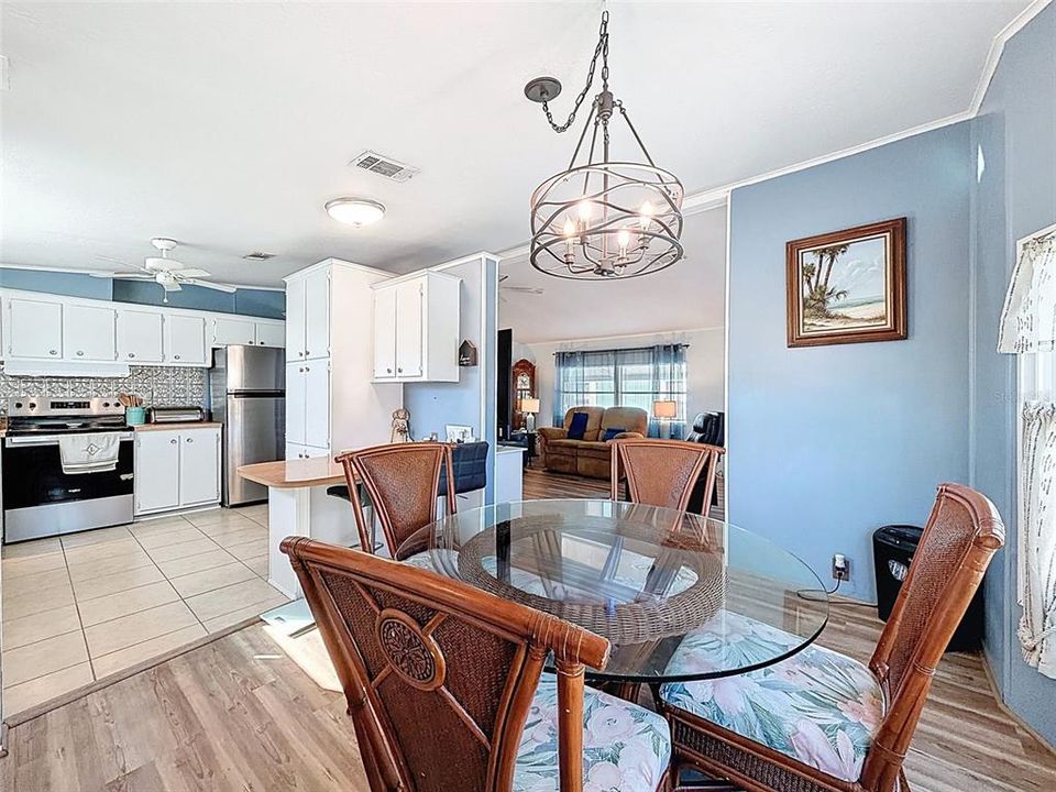 For Sale: $154,900 (2 beds, 2 baths, 1144 Square Feet)