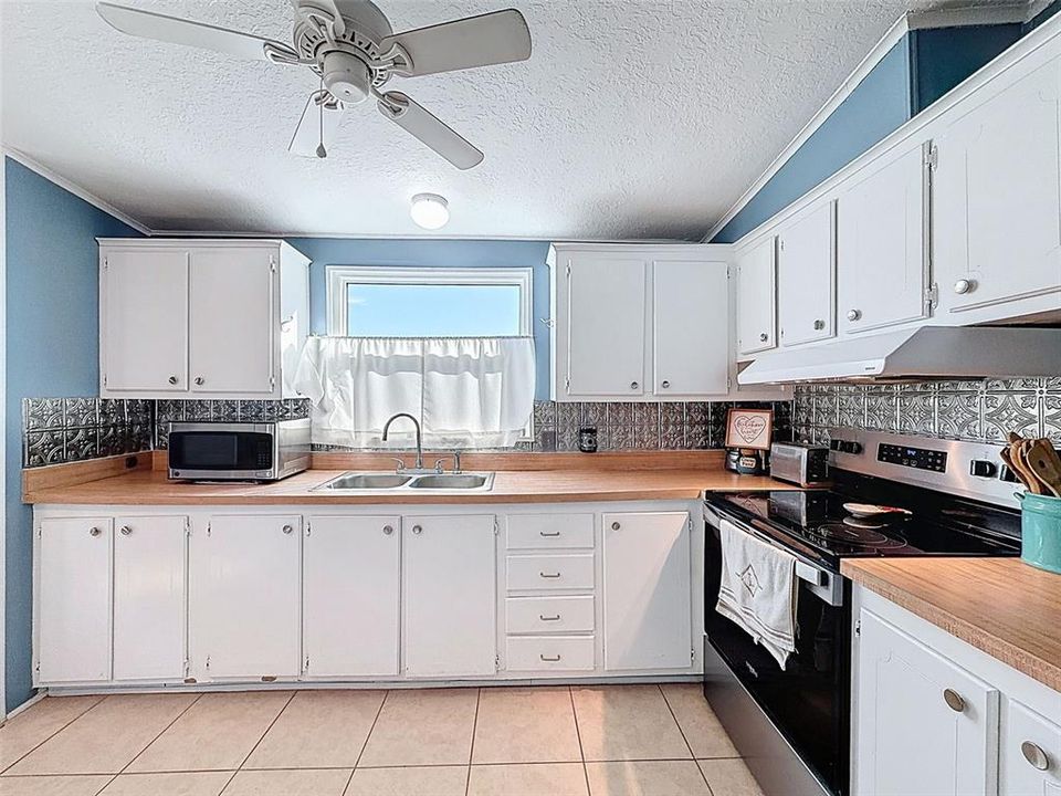 For Sale: $154,900 (2 beds, 2 baths, 1144 Square Feet)