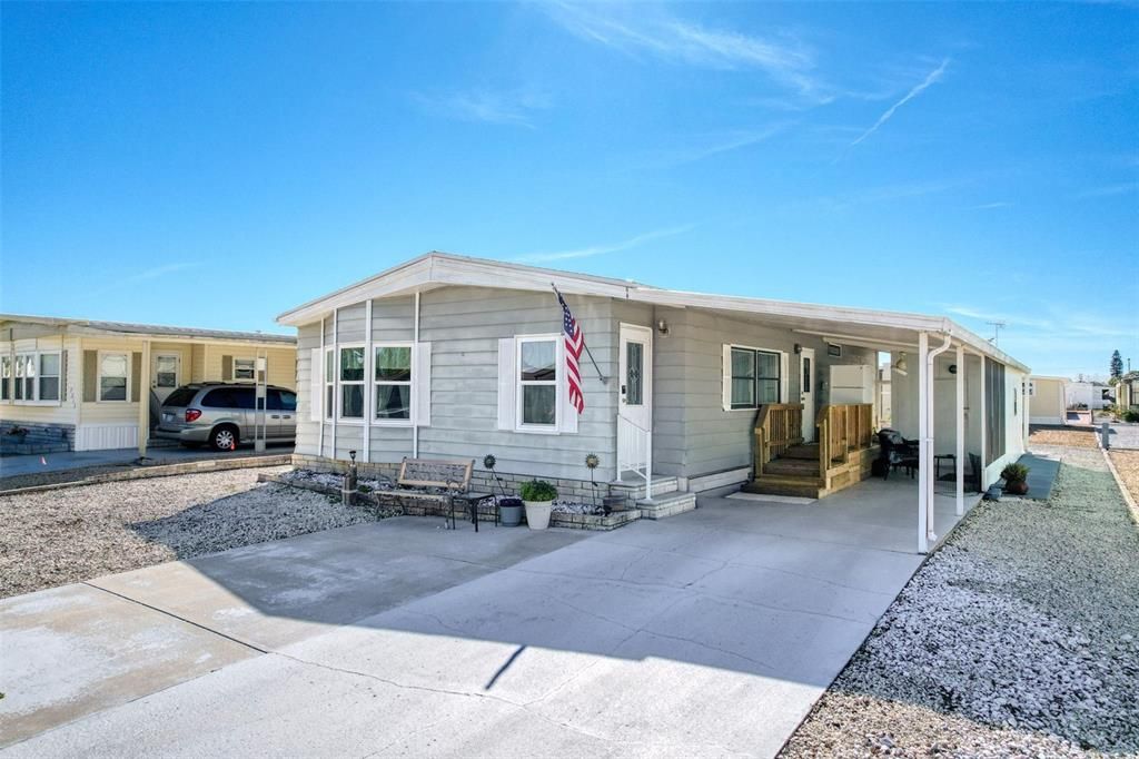 For Sale: $154,900 (2 beds, 2 baths, 1144 Square Feet)