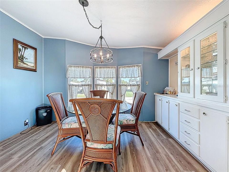 For Sale: $154,900 (2 beds, 2 baths, 1144 Square Feet)