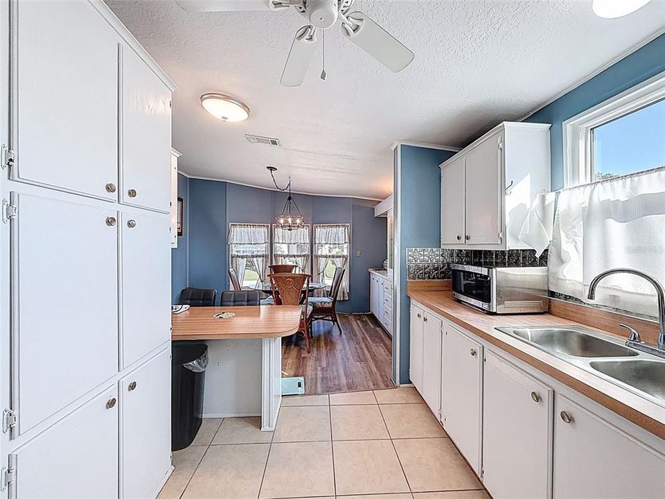 For Sale: $154,900 (2 beds, 2 baths, 1144 Square Feet)