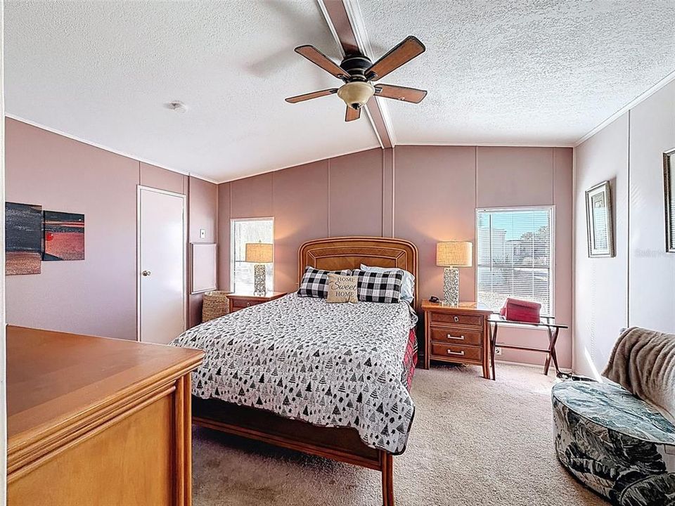 For Sale: $154,900 (2 beds, 2 baths, 1144 Square Feet)