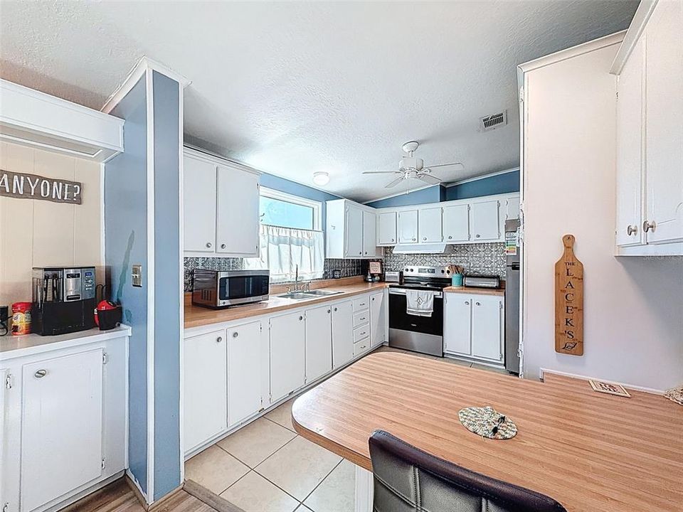 For Sale: $154,900 (2 beds, 2 baths, 1144 Square Feet)