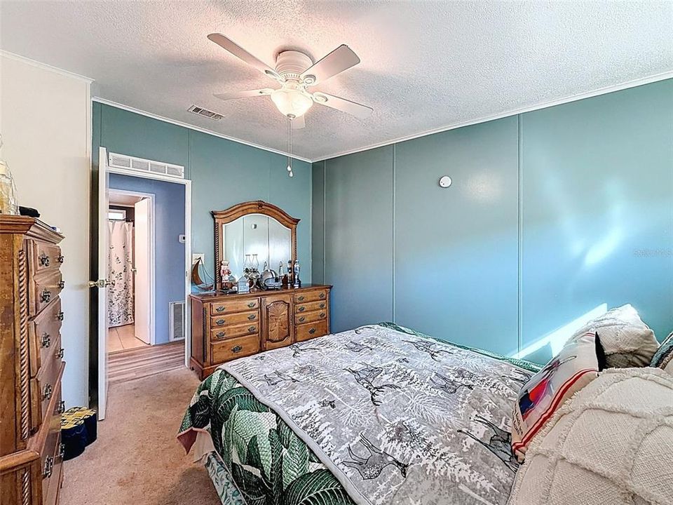 For Sale: $154,900 (2 beds, 2 baths, 1144 Square Feet)