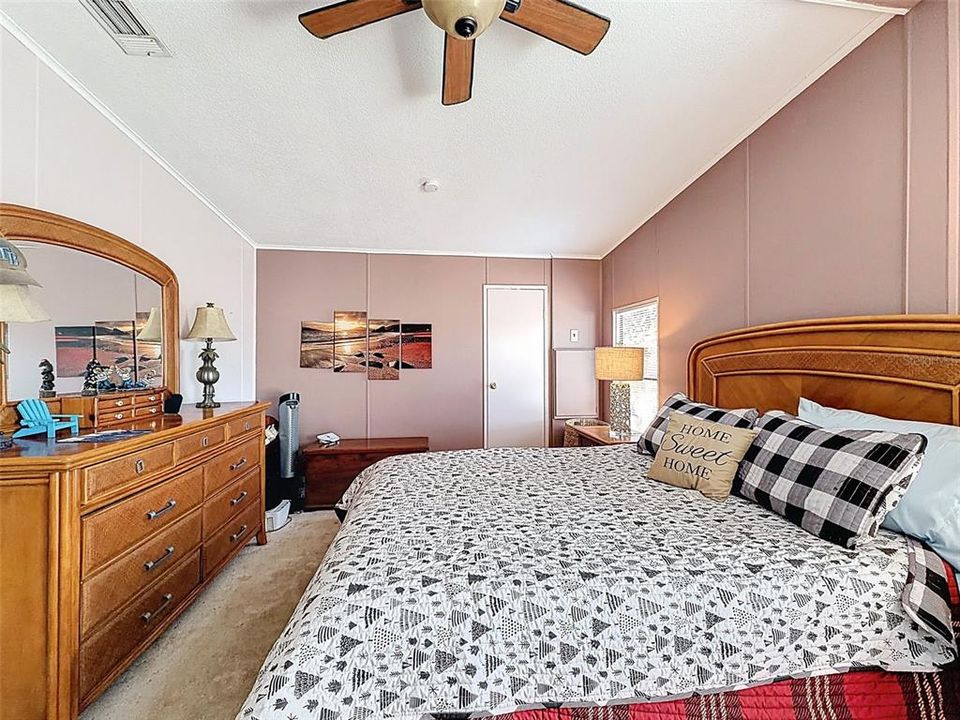 For Sale: $154,900 (2 beds, 2 baths, 1144 Square Feet)