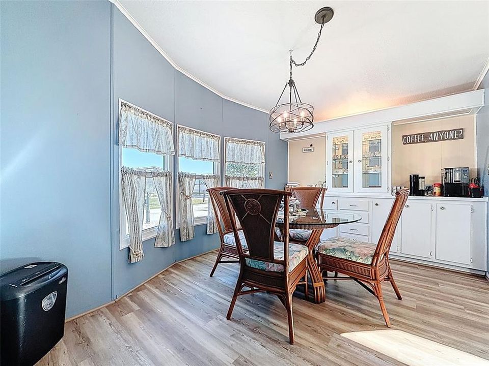 For Sale: $154,900 (2 beds, 2 baths, 1144 Square Feet)