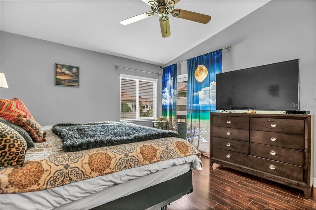 For Sale: $340,000 (2 beds, 2 baths, 1107 Square Feet)