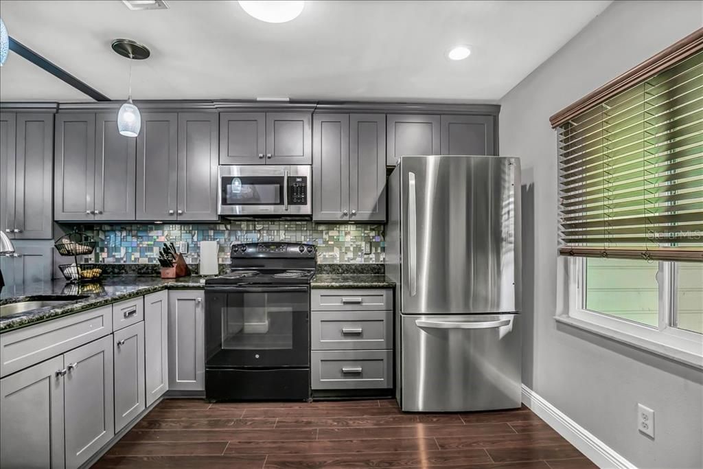 For Sale: $340,000 (2 beds, 2 baths, 1107 Square Feet)