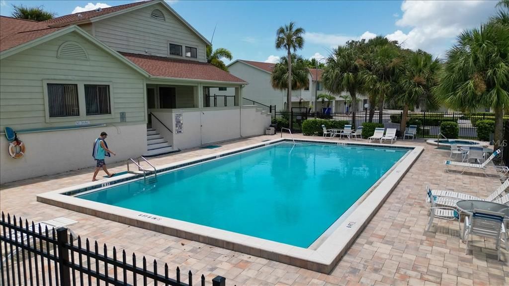 For Sale: $340,000 (2 beds, 2 baths, 1107 Square Feet)