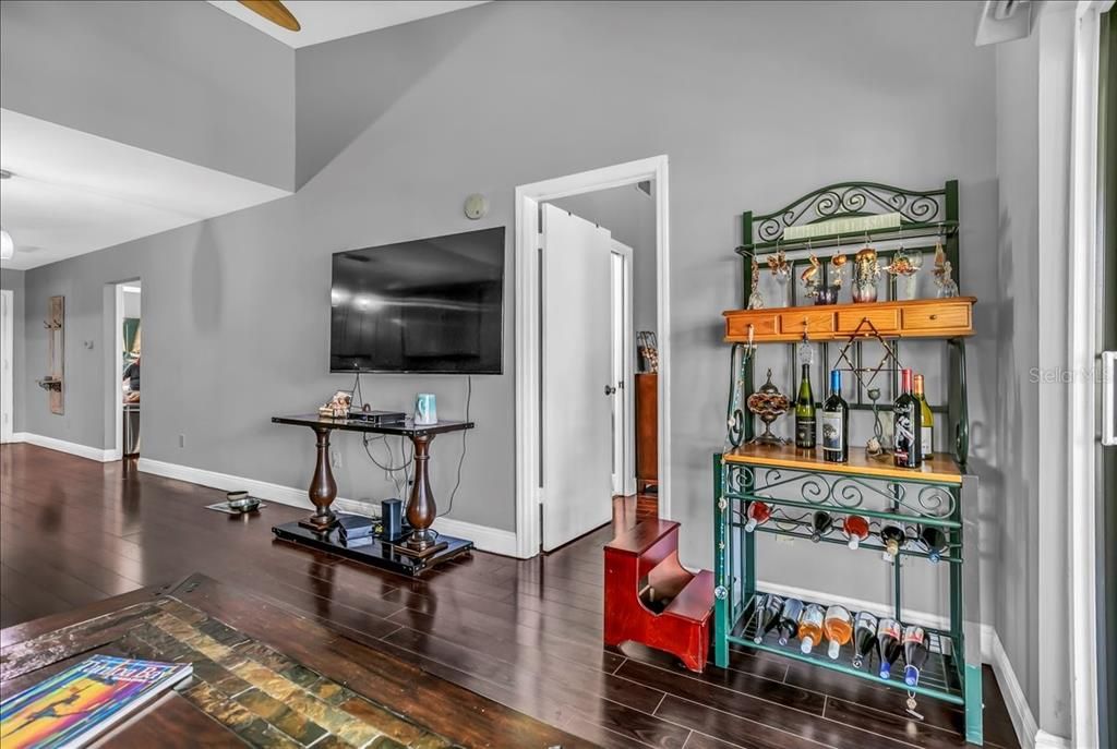 For Sale: $340,000 (2 beds, 2 baths, 1107 Square Feet)