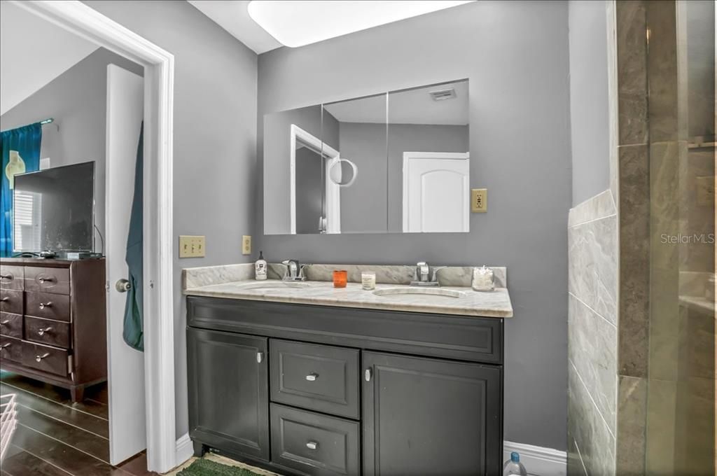 For Sale: $340,000 (2 beds, 2 baths, 1107 Square Feet)