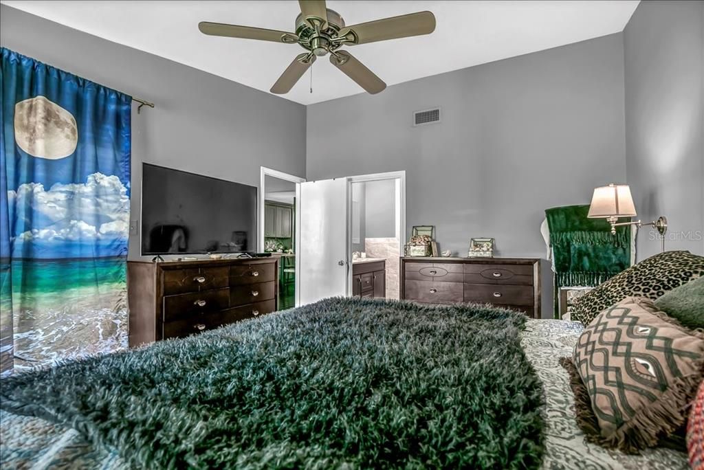 For Sale: $340,000 (2 beds, 2 baths, 1107 Square Feet)