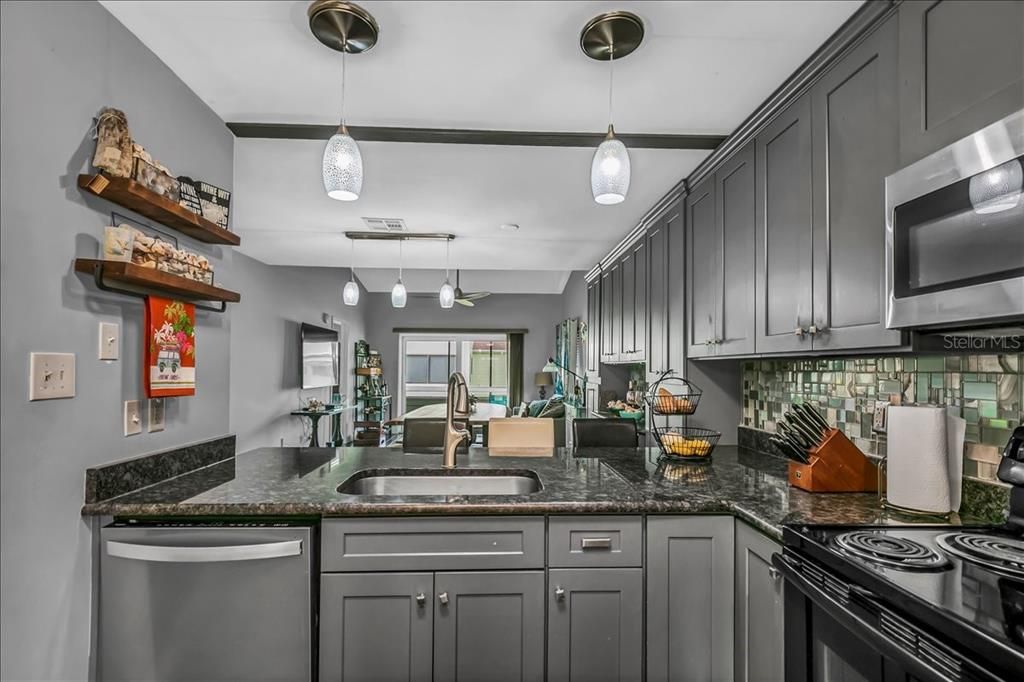 For Sale: $340,000 (2 beds, 2 baths, 1107 Square Feet)