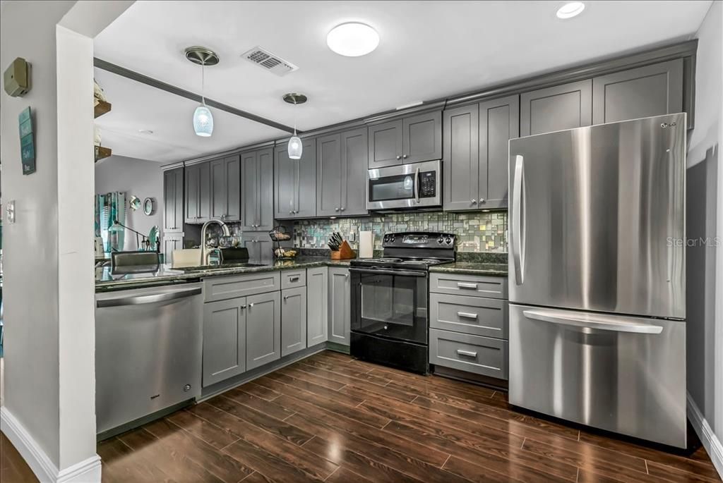 For Sale: $340,000 (2 beds, 2 baths, 1107 Square Feet)