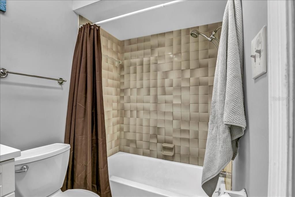 For Sale: $340,000 (2 beds, 2 baths, 1107 Square Feet)