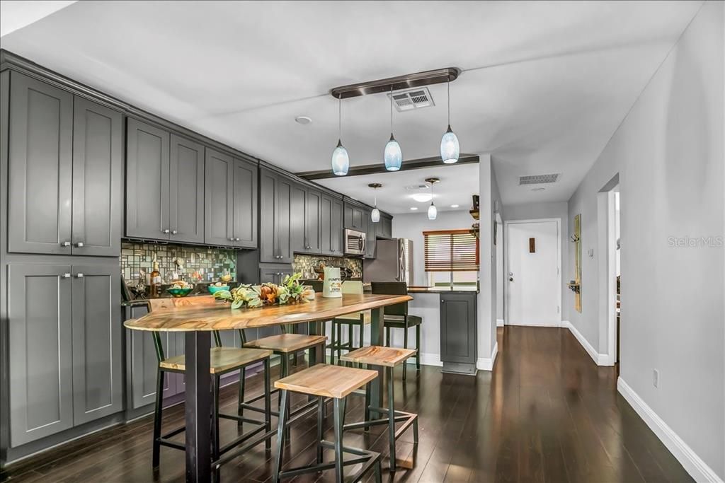 For Sale: $340,000 (2 beds, 2 baths, 1107 Square Feet)