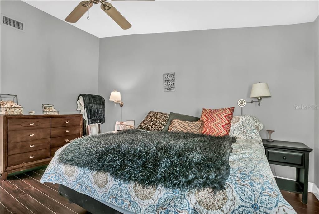 For Sale: $340,000 (2 beds, 2 baths, 1107 Square Feet)