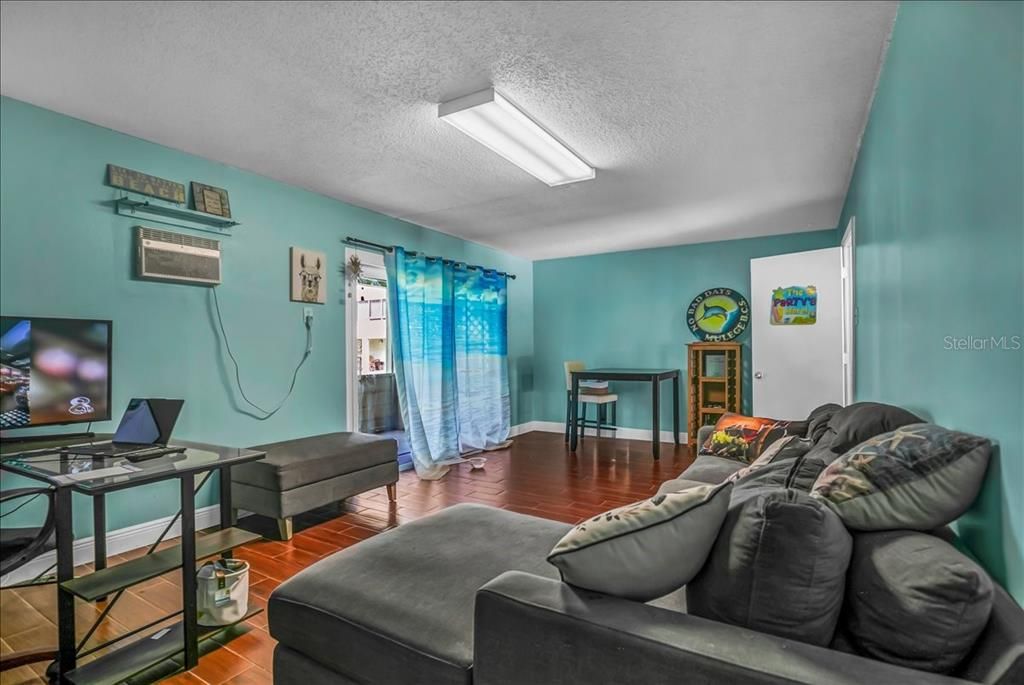 For Sale: $340,000 (2 beds, 2 baths, 1107 Square Feet)