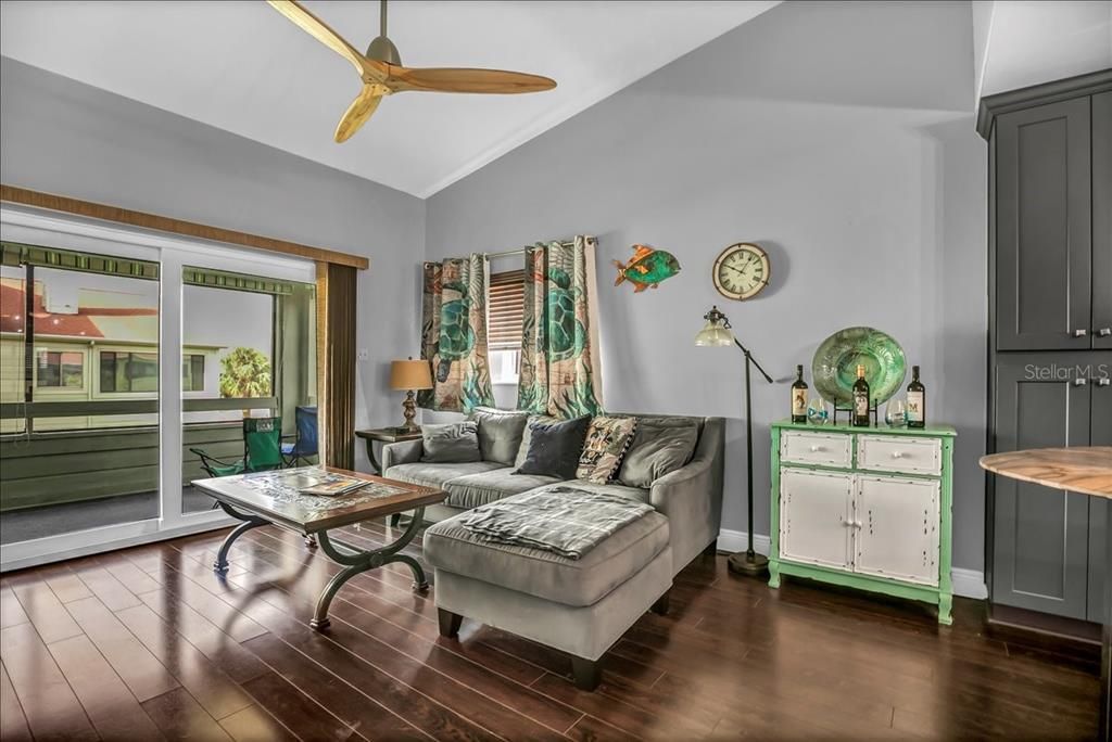 For Sale: $340,000 (2 beds, 2 baths, 1107 Square Feet)