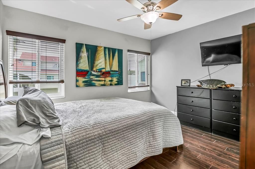 For Sale: $340,000 (2 beds, 2 baths, 1107 Square Feet)