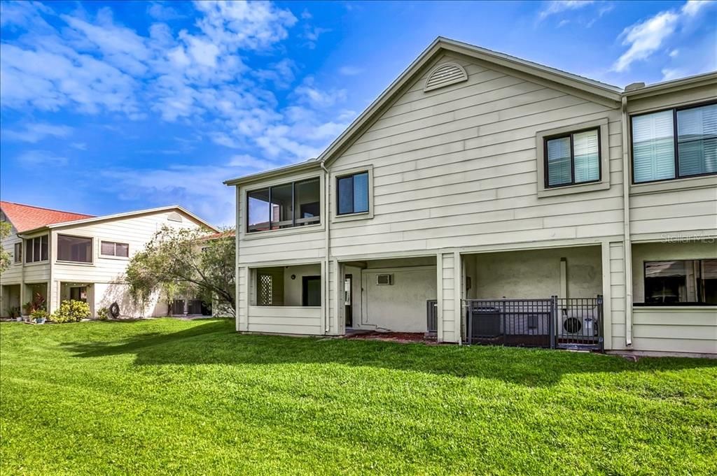 For Sale: $340,000 (2 beds, 2 baths, 1107 Square Feet)