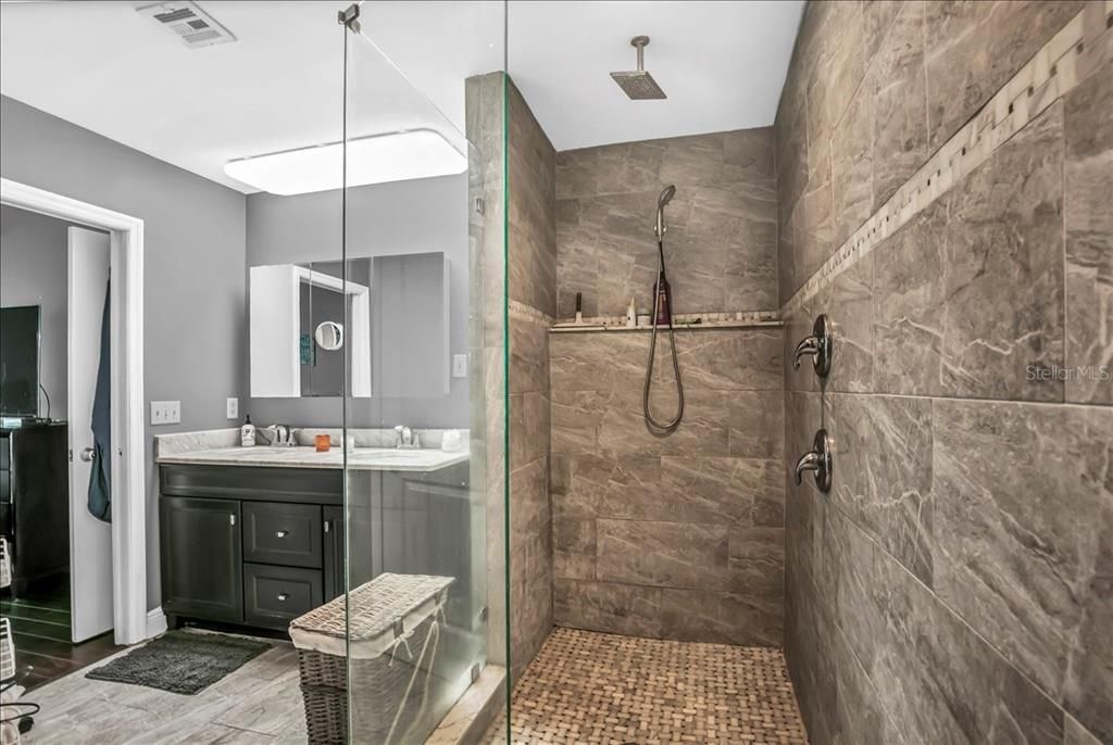 For Sale: $340,000 (2 beds, 2 baths, 1107 Square Feet)