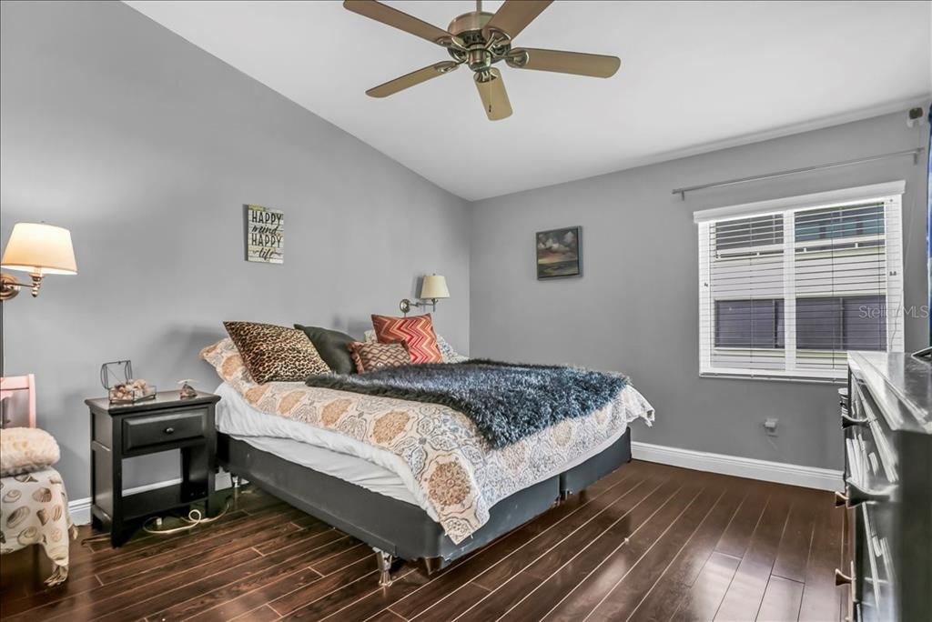 For Sale: $340,000 (2 beds, 2 baths, 1107 Square Feet)