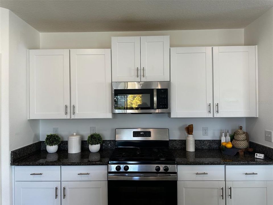 待售: $369,900 (4 贝兹, 2 浴室, 1914 平方英尺)