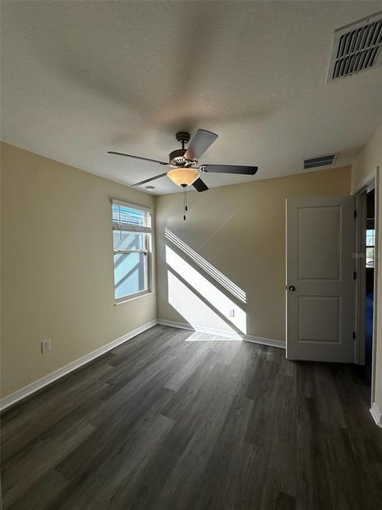 待售: $369,900 (4 贝兹, 2 浴室, 1914 平方英尺)