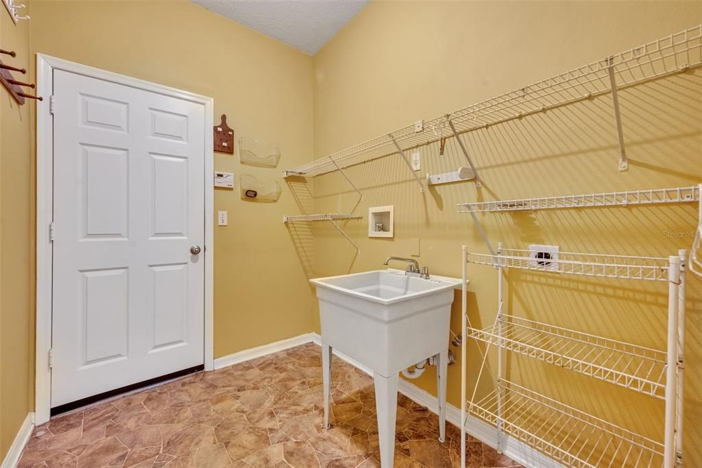 Active With Contract: $385,000 (3 beds, 2 baths, 1772 Square Feet)