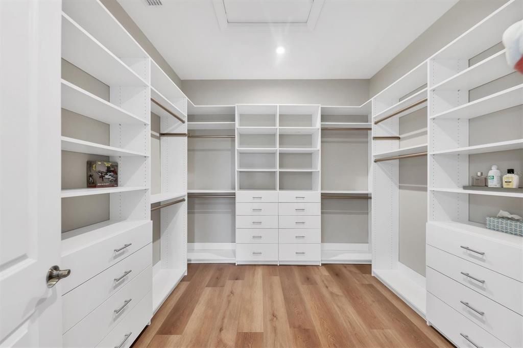 For Sale: $740,000 (3 beds, 3 baths, 2433 Square Feet)