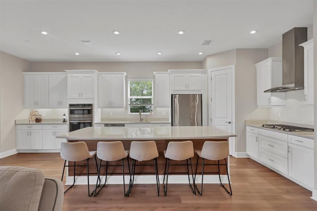 For Sale: $740,000 (3 beds, 3 baths, 2433 Square Feet)