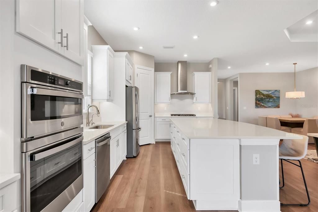 For Sale: $740,000 (3 beds, 3 baths, 2433 Square Feet)