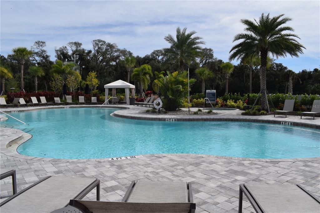 For Sale: $740,000 (3 beds, 3 baths, 2433 Square Feet)