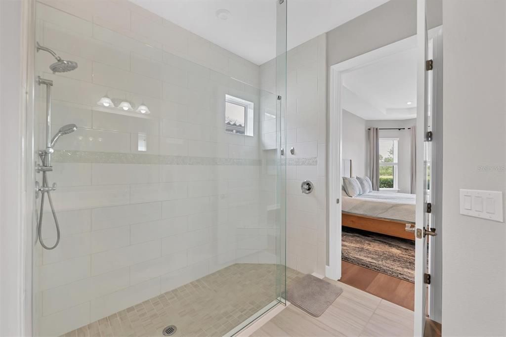 For Sale: $740,000 (3 beds, 3 baths, 2433 Square Feet)