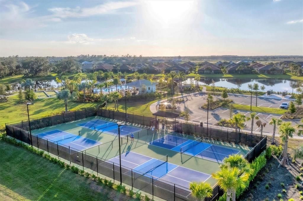 For Sale: $740,000 (3 beds, 3 baths, 2433 Square Feet)