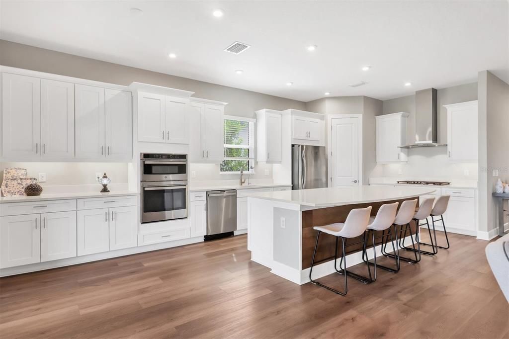 For Sale: $740,000 (3 beds, 3 baths, 2433 Square Feet)