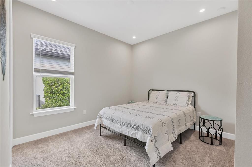 For Sale: $740,000 (3 beds, 3 baths, 2433 Square Feet)