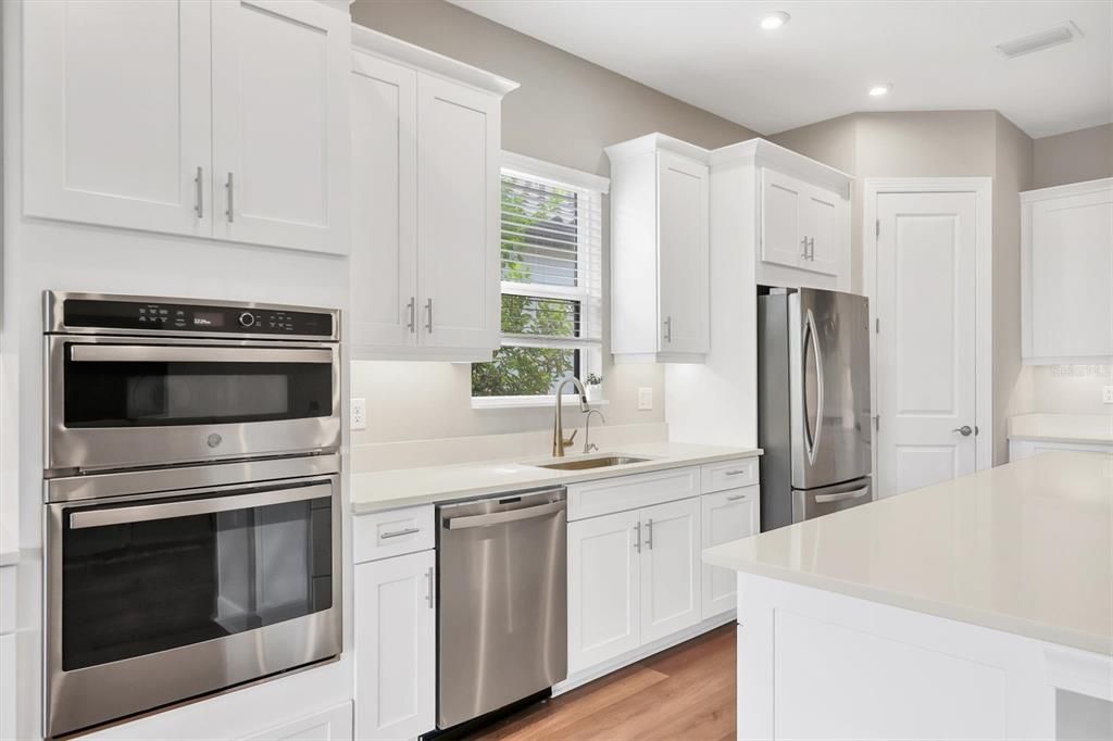 For Sale: $740,000 (3 beds, 3 baths, 2433 Square Feet)