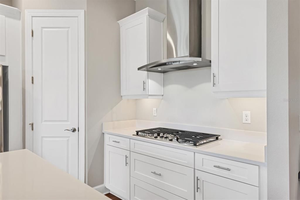 For Sale: $740,000 (3 beds, 3 baths, 2433 Square Feet)