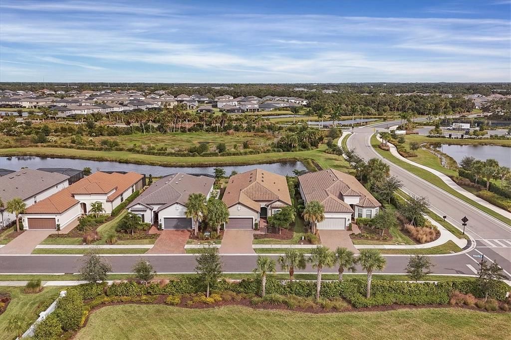 For Sale: $740,000 (3 beds, 3 baths, 2433 Square Feet)