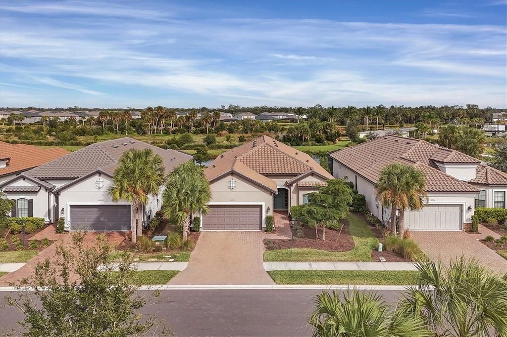 For Sale: $740,000 (3 beds, 3 baths, 2433 Square Feet)