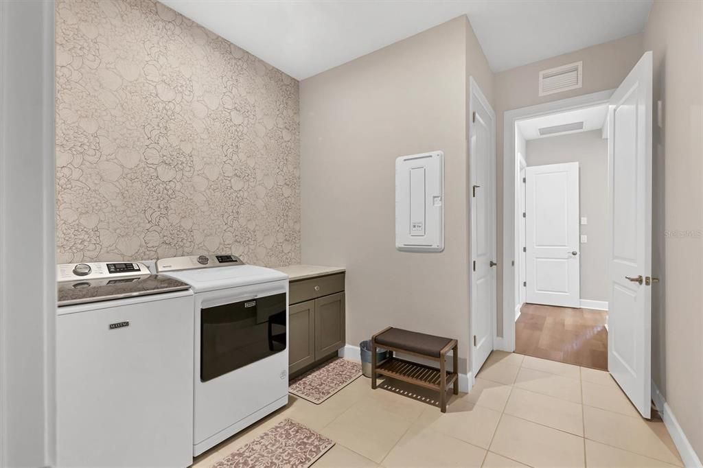 For Sale: $740,000 (3 beds, 3 baths, 2433 Square Feet)