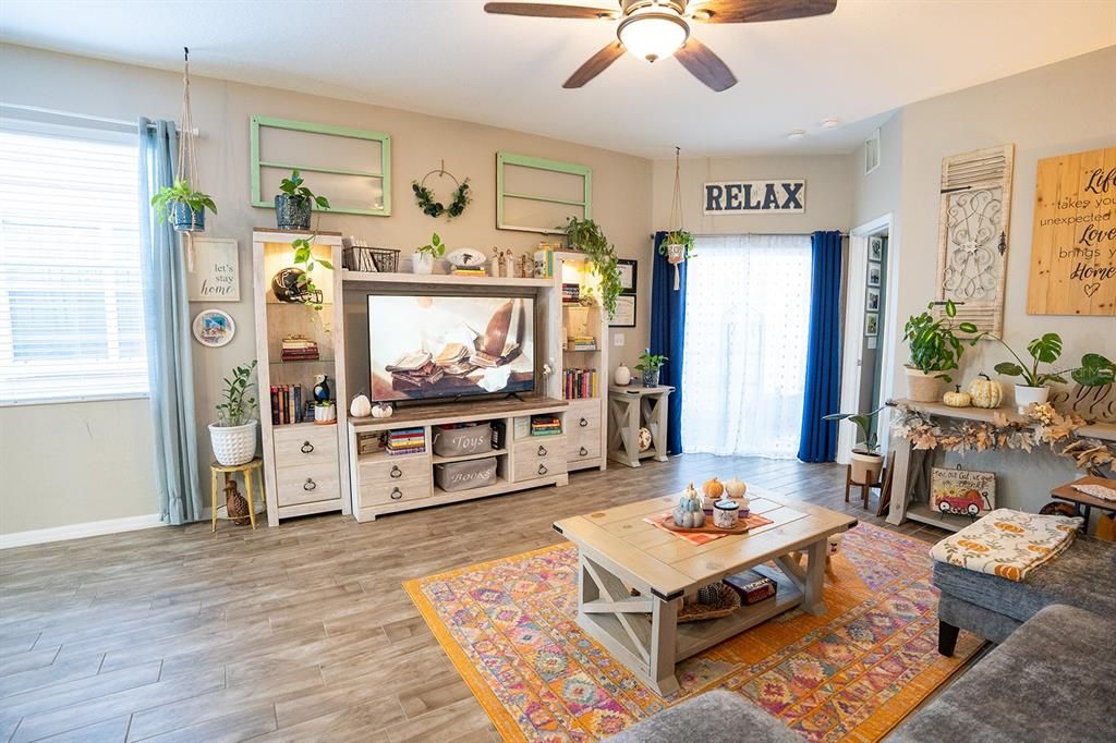 En Venta: $355,000 (3 camas, 2 baños, 1304 Pies cuadrados)