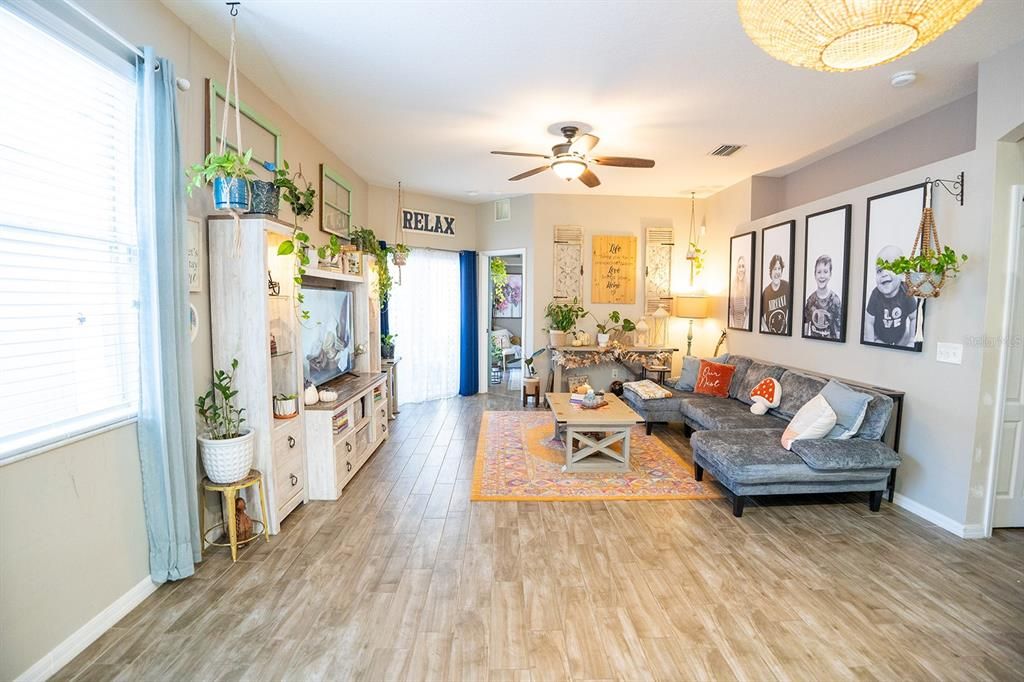 En Venta: $355,000 (3 camas, 2 baños, 1304 Pies cuadrados)