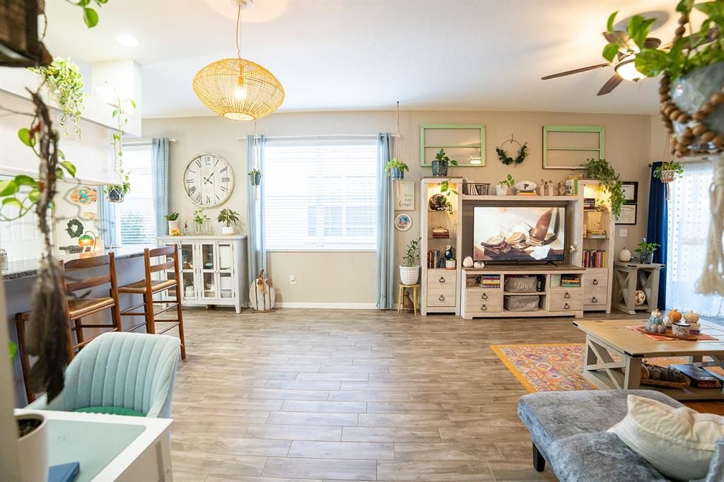 En Venta: $355,000 (3 camas, 2 baños, 1304 Pies cuadrados)