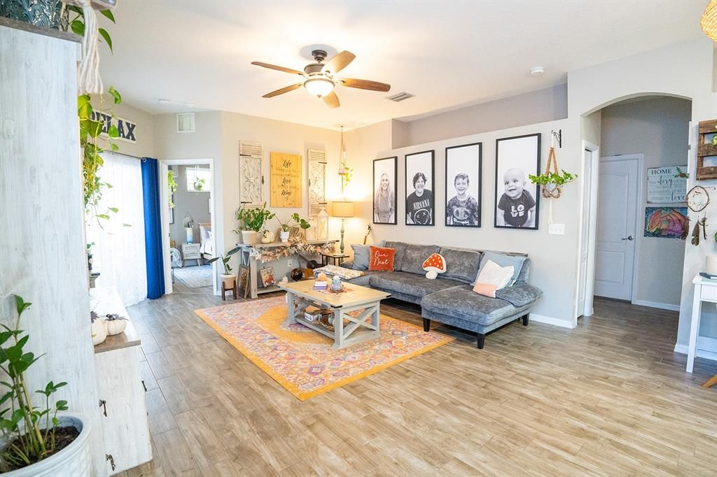 En Venta: $355,000 (3 camas, 2 baños, 1304 Pies cuadrados)