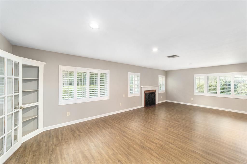 Active With Contract: $470,000 (3 beds, 2 baths, 2068 Square Feet)