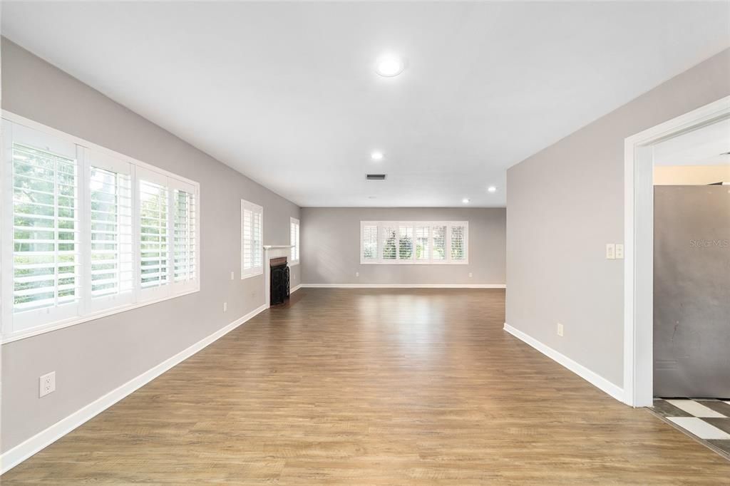 Active With Contract: $470,000 (3 beds, 2 baths, 2068 Square Feet)